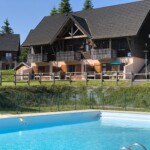 T3 Lamarmotte à Super-Besse surplombant la piscine