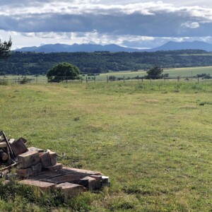 Bivouac chevaux, espace barbecue avec vue dégagée sur le massif du Sancy
