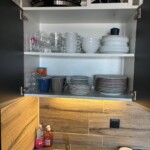 T3 Lamadalet à Super-Besse, cuisine aménagée avec appareil à raclette et une vaisselle bien fournie