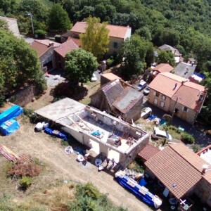 Point d'avancement ; la construction va pouvoir démarrer... Lama-gîte à Gourdon, travaux de restauration