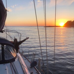 Lamarine, Tibatoanou Sun Odyssey 36i Performance au mouillage avec un beau coucher de soleil