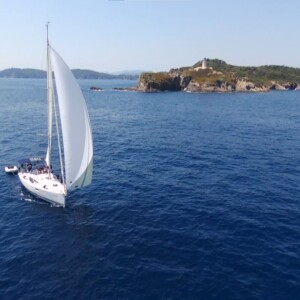 Lamarine, Tibatoanou navigue sous gennaker à la presqu'île de Giens, Sun Odyssey 36i Performance