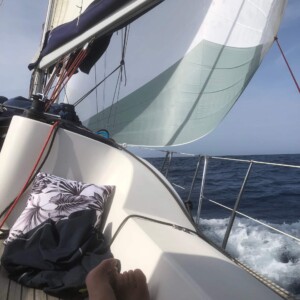 Tibatoanou, Sun Odyssey 36i Performance, navigue sous Gennaker à bonne allure