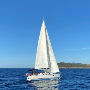 Lamarine, Tibatoanou navigue au près toutes voiles dehors, Sun Odyssey 36i Performance
