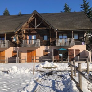 T3 Lamarmotte à Super-Besse, chalet 12 exposé sud sous la neige