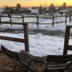 T3 Lamarmotte à Super-Besse, terrasse au dessus de la piscine avec le neige et couché de soleil