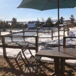 T3 Lamarmotte à Super-Besse, terrasse au dessus de la piscine avec la neige