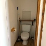 T3 Lamarmotte à Super-Besse, toilettes séparés de la salle de bain